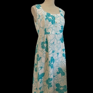 Vintage Womens White and Blue Floral Patterned Shift Dress Size 10 12 60s 1960s Retro Mod Go Go Girl Spring Summer Cute