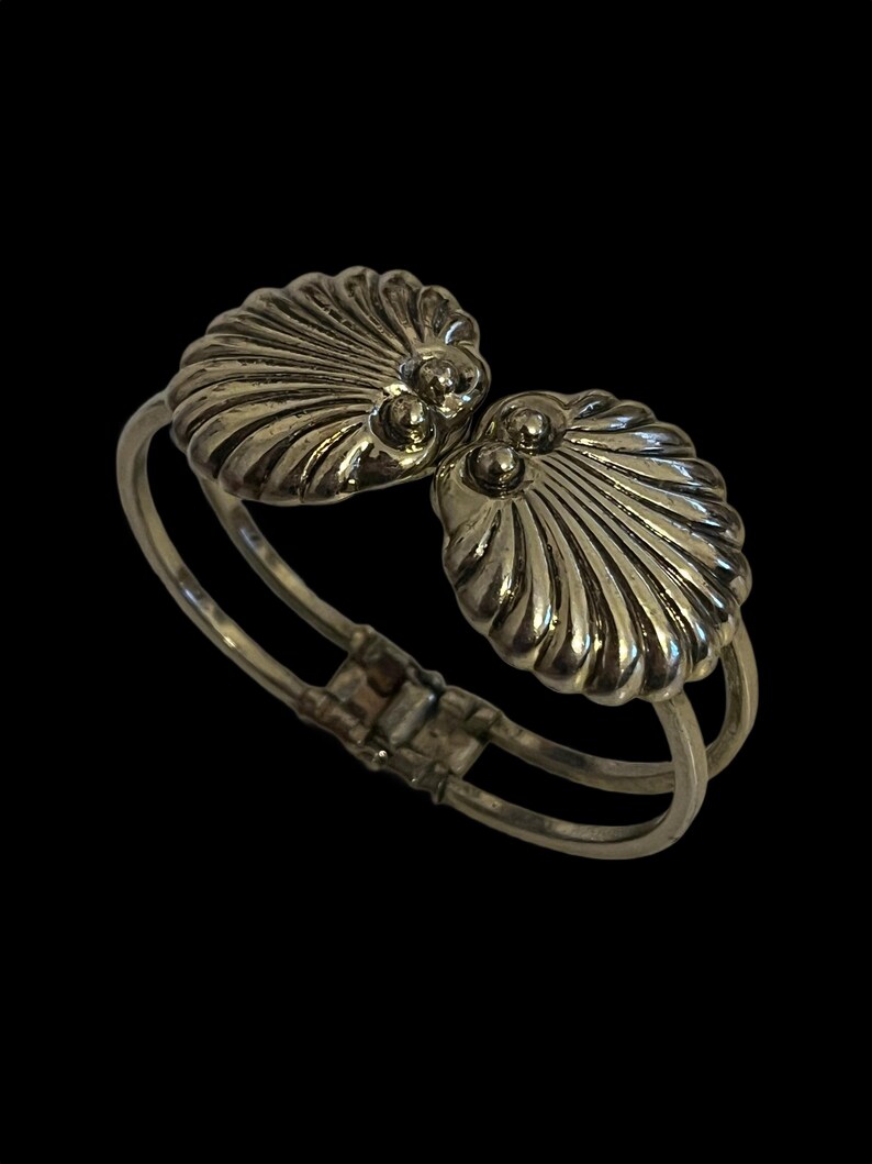 Vintage Mid-century 1970s Scallop Shell Hinged Bangle Cuff Bracelet ...