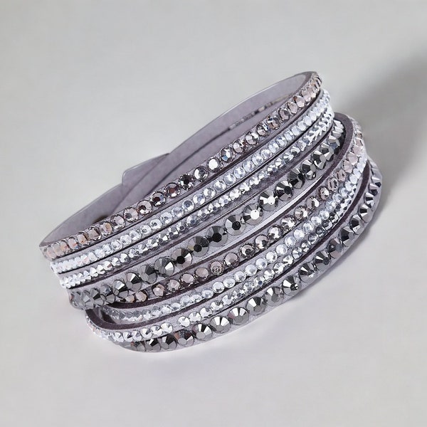 Grijze Slake-armband met dubbele wikkel, gemaakt met Swarovski-elementen op kunstleer