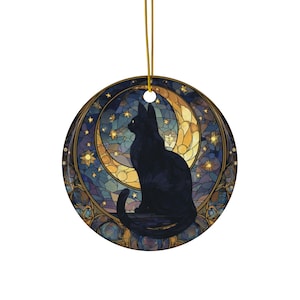 Adorno navideño de cerámica con forma de gato negro, ideal como regalo para amantes de los gatos.