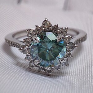 Niebieski Zielony Okrągły Szlif Moissanite Pierścionek Zaręczynowy, Okrągły Diamentowy Klaster Halo Pierścionek Ślubny, Śnieżynka Halo Kamień Prezent Pierścionek Dla Dziewczyny