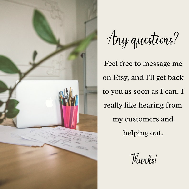 Pu&ograve; includere: Un computer portatile bianco con un bicchiere rosa di matite su una scrivania di legno. Il testo "Any questions? Feel free to message me on Etsy, and I'll get back to you as soon as I can. I really like hearing from my customers and helping out. Thanks!" &egrave; su uno sfondo bianco.