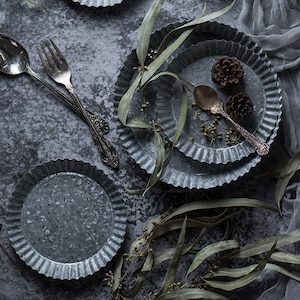 Iron Bread Tray Retro Handcrafted Plates Vintage Round Lace Foods Photography Props Kitchen Decor