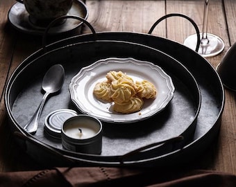 Iron Plate with Handle Round Handcrafted Retro Plate European Vintage Storage  Fruits Bread Tray Home Decoration For Table Photography Props