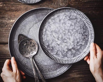 Multipurpose Handcrafted Round Vintage Iron Plate for Photography Props