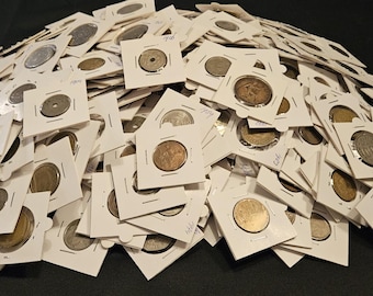 25/50 High-Quality World Coins in a Cardboard Holder + 100-Year-Old Coins + Unique Coin Wallet – Perfect for Collectors