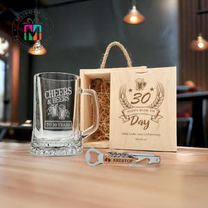 Personalisiertes Geschenkset für Bierliebhaber – Gravierte Holzkiste mit Bierkrug 0,66 l & Flaschenöffner