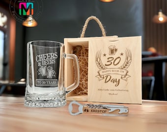 Set de regalo personalizado para amantes de la cerveza: caja de madera grabada con jarra de cerveza de 660 ml y abridor.