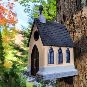 Gothic Chapel Birdhouse | 14 x 18 x 22 cm Whimsical Garden Décor Gift