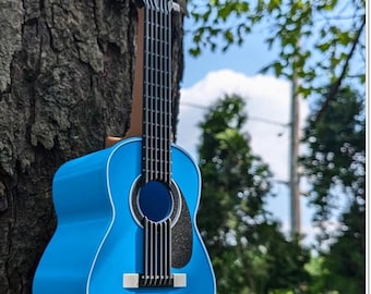 Classic Guitar Birdhouse | 13x10x25cm Music-Themed Garden Gift