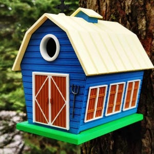 The Barn Birdhouse | 13 x 16 x 16 cm Whimsical Garden Décor Gift