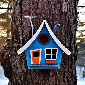 Tooned V1 Birdhouse | 17 x 14 x 21 cm Whimsical Garden Décor Gift