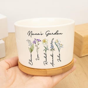 Personalized Flower Pot, Birth Month Flower Plant Pot, Moms Nanas Grandmas Garden Gift, Moms Gift from Daughter, Mother's Day Gifts