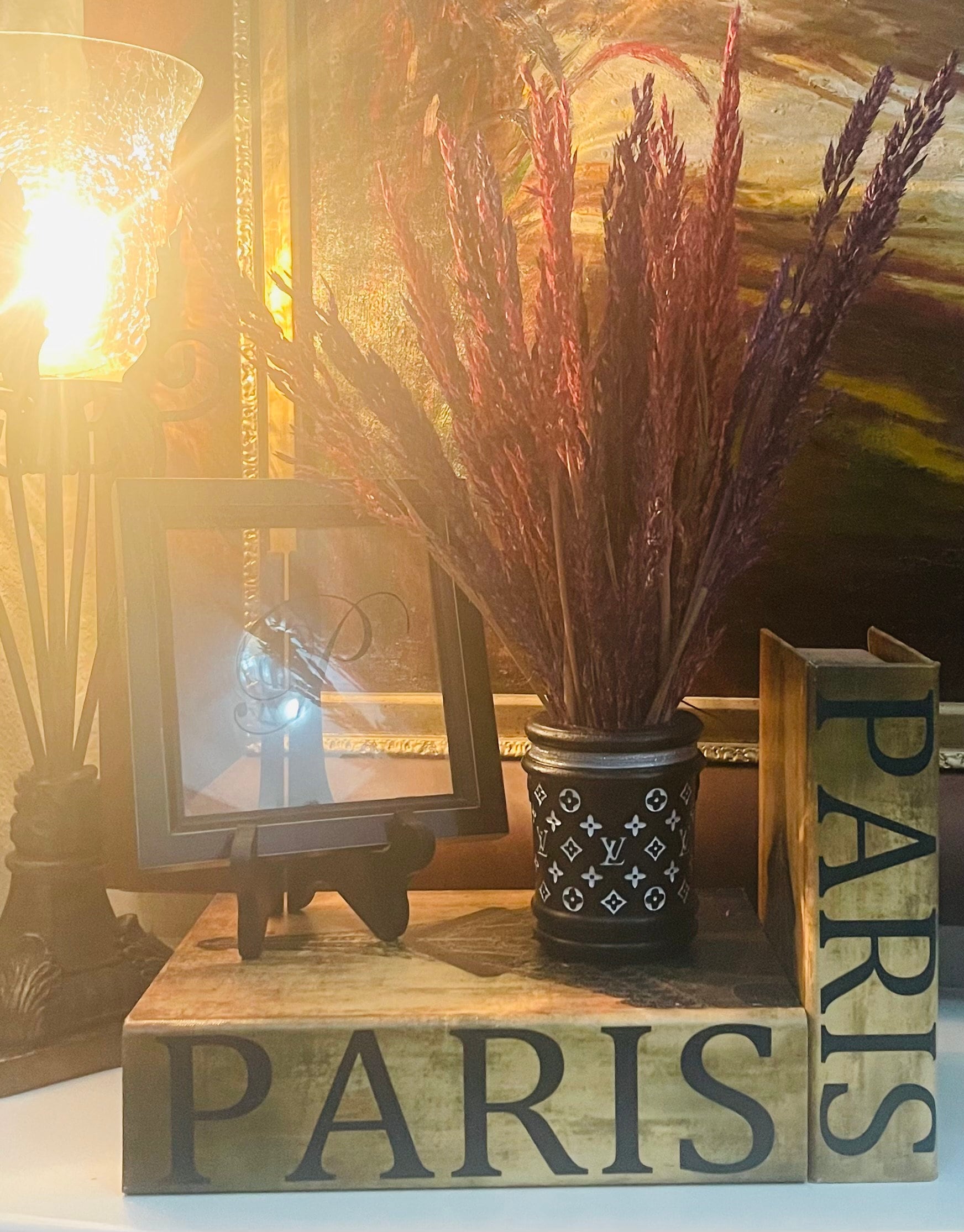 Prestige LV Bag Vase Level up your flower arrangements with our luxurious  bag vase. A vase for those with great taste. Material:…