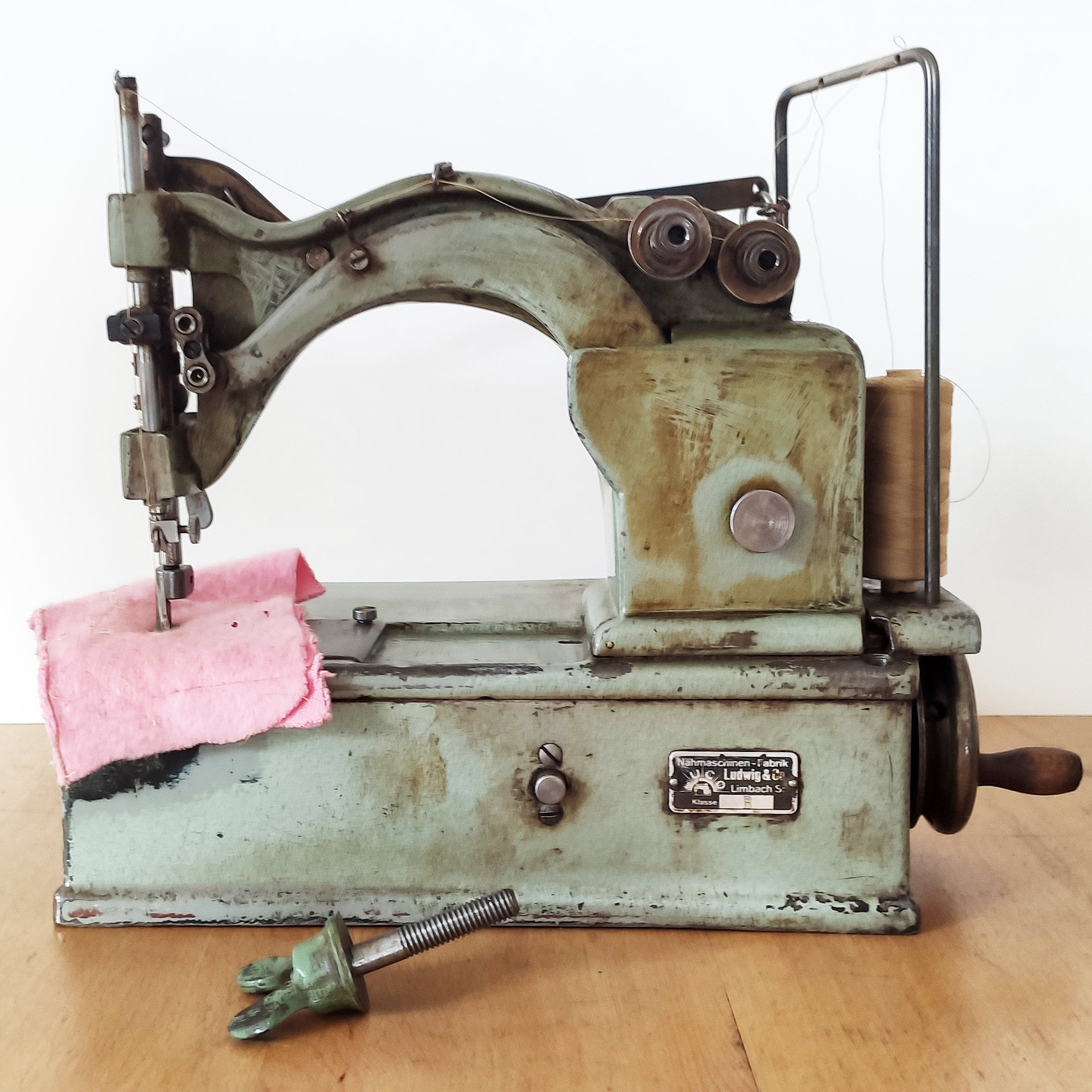 古い100年前のドイツ製ミシン　アンティーク 100年以上前のドイツ製アンティークミシン