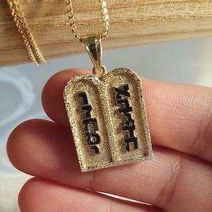 14k Gold ten commandments pendant, biblical pendant, jewish jewelry, Bar mitzvah gift