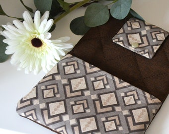 Quilted, well-padded book cover/tablet cover with outer pocket, geometric pattern, slightly water-repellent