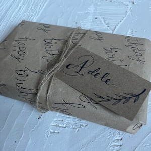 Handgeschriebenes personalisiertes Geschenkpapier Geburtstagsgeschenk Benutzerdefinierte personalisierte Kalligraphie Kraftpapier