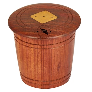 Caja de madera para 5 dados, hecha a mano, con agitador, lanzador de dados, cubilete portátil, juego de cinco dados, estuche de almacenamiento con incrustaciones decorativas de latón.