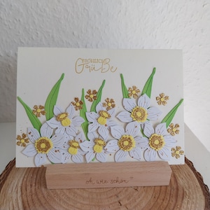 Biglietto d'auguri con grandi fiori primaverili, narcisi Biglietto di Pasqua
