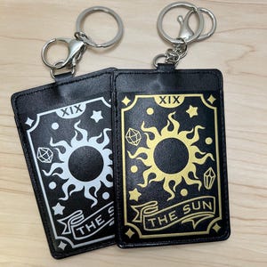 Llavero con soporte para PC con tarjeta fotográfica de cuero sintético inspirado en El Sol, inspirado en el Tarot