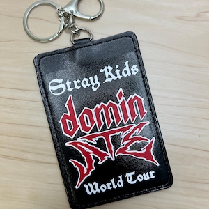 Llavero con soporte para PC y tarjeta fotográfica de cuero PU de la gira DominATE de Stray Kids