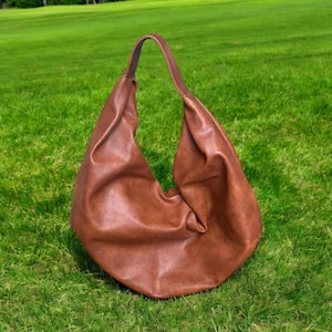 Vintage Braune Hobo Tasche, weiche Kunstleder Slouchy Bag, übergroße Schultertasche, lässige Retro Alltagstasche für Frauen