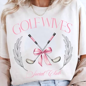 Golf PNG, Kokietka png, Żona golfa png Dziewczyna Sport Png, Modny PNG Preppy Png, Dziewczyna z wózkiem, Laseczka golfowa, Klub koktajlowy png, Piłki golfowe, Retro png