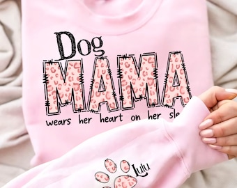 Hundemama trägt ihr Herz auf ihrem Ärmel Png,Hundepfoten Png,Benutzerdefinierte Hundename Shirt Png,Hund Mama Png, Hundemutter Png, Hundeliebhaber Shirt Png,Name auf dem Ärmel