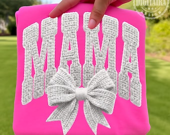 Coquette Mama png, haaknaaldgaren nepstijl, gezellige bruine gebreide letters, handgemaakt getuft sublimatieontwerp, trendy moedershirt png