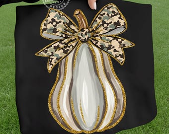 Paquete PNG de calabaza con camuflaje estilo occidental, lazo coquette desgastado con aires otoñales de camuflaje retro, diseño de calabaza con camuflaje PNG, temporada acogedora de camuflaje