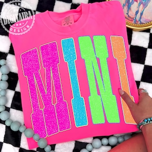 Neon MINI png, Distressed Neon Mini, Varsity Mini Png, Färgglad Mini Digital Fil, Trendande Mini-skjorta Png Distressed Mini Sublimation