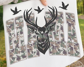 Mamá camuflaje PNG, Mamá PNG, Camuflaje de caza de ciervos PNG, Camuflaje retro occidental PNG, Diseño de sublimación vintage de estilo campestre y acogedor