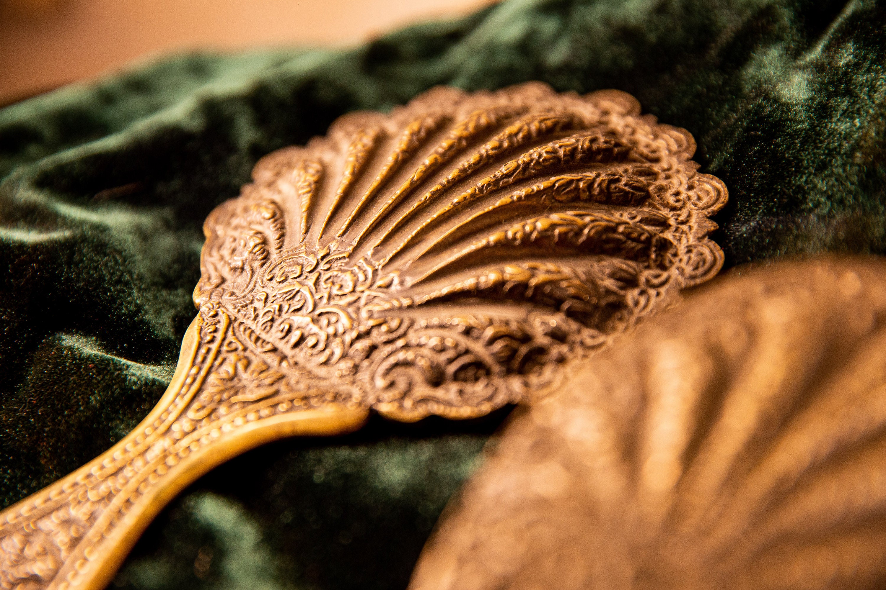 Vintage Mirror and Brush Set,vintage Heavy Mirror,vintage Heavy Brush