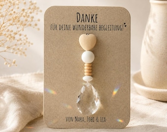 Geschenk für Hebamme - Handgemachter Sonnenfänger – personalisiertes Dankeschön Geschenk, Kristall Regenbogenfänger mit Karte