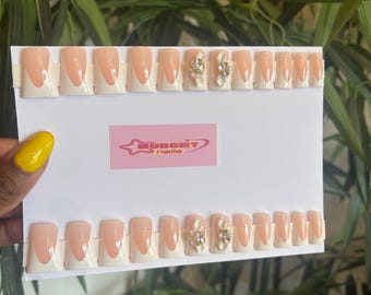 Bruiloftsnagels|Gelnagels|Date Night|Lange nagels| Roze en witte nagels|Kort op de nagels drukken| Klaar om te verzenden nagels | Duck Nails| Brede nagels