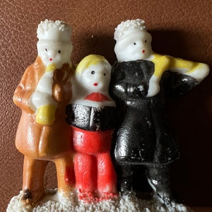 Antique Snow Baby Three Dickens Christmas Carolers by the Lamppost Figurine. Made in Japan 1930s Bisque Comes with original hanging lantern