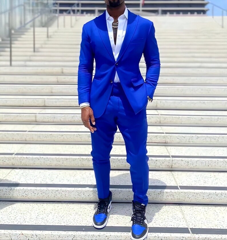 New Royal Blue Groomsmen Dress Suits Three Piece Prom Suits for Men main image 1