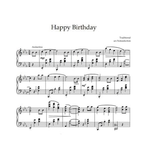 Könnte beinhalten: Notenblatt für "Happy Birthday" in schwarzer Tinte auf weißem Papier. Der Titel steht oben, darunter Noten. Das Arrangement ist mit "Traditional arr. Noteselection" gekennzeichnet.