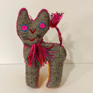 Handmade Sustainable Wool Animals from Mexico - Grey Cat with Pink Eyes