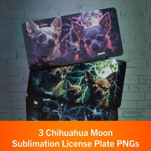 Puede incluir: Tres placas de matrícula con retratos de perros Chihuahua sobre un fondo de luna y relámpagos. Las placas tienen un fondo oscuro con colores vibrantes. El texto "3 Chihuahua Moon Sublimation License Plate PNGs" se muestra en la parte inferior.