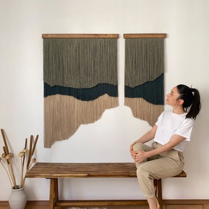 Conjunto de arte mural de fibra contemporánea, tapiz mural de macramé de gran tamaño, decoración textil de lujo en verde esmeralda y verde salvia, obra de arte hecha a mano "MOSS".