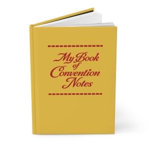 Może przedstawiać: Ż&oacute;łty notatnik z napisem "My Book of Convention Notes" w czerwonym kolorze. Notatnik jest otwarty, ukazując białe strony. Okładka ma czerwone kreski nad i pod tekstem.