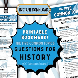 Pode incluir: Marca-páginas imprimível com acentos azuis e amarelos. O marcador apresenta uma lista de cinco tópicos comuns para debate e história: Definição, Comparação, Circunstância, Relacionamento e Testemunho. O texto "The Five Common Topics Questions for History (CC Debate Strand)" está impresso em uma fonte grande e em negrito.