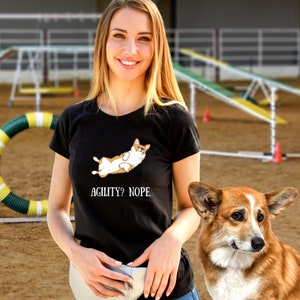 Agility? Nope. Shirt – Funny Corgi Dog Agility Fail Tee – Clumsy Agility Gift for Dog Handlers, Trainers & Sport Moms – Dog Sport Humor