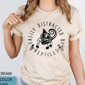 Easily Distracted By Reptiles Shirt Funny Lizard Tee Funny Gecko Lover Gift Reptile Shirts imagem 1