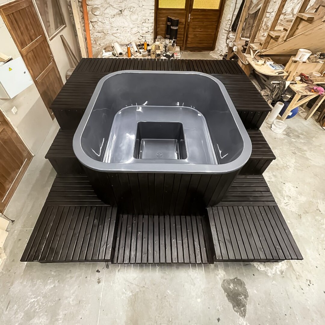A Square Tub With Wraparound Stairs, Hot Tub for Sale, Wood Hot Tub