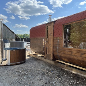 6.0 m rectangular sauna with lounge + matching hot tub. Perfect interior for your garden or the backyard.