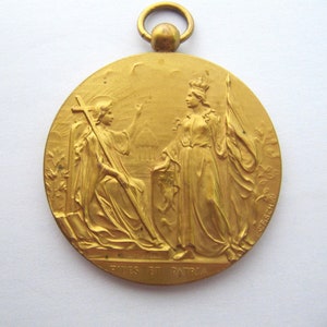 Gold plated Bronze Religious Belgian Art Medal Medallion dated 1909, Catholics Congress 1900s, Mechelen Belgium, Artist signture &quot;J. Fisch&quot;,