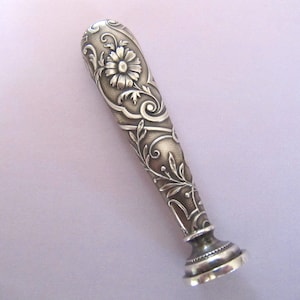 Cachet de cire vintage Français marguerite pétales de fleur rococo, cachet de cire en argent massif Art nouveau début des années 1900 fabriqué en France monogrammé